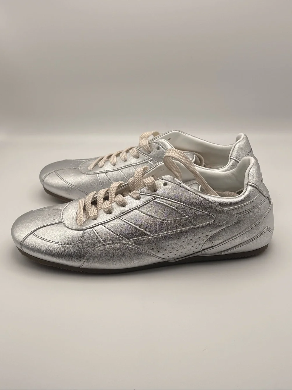 NWT Thousand Fell Driver Metallic Silver Women’s Sneakers Size 8.5 Vegan